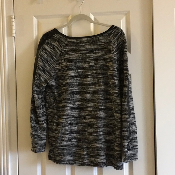 Long sleeve with a leather edge - Picture 2 of 2